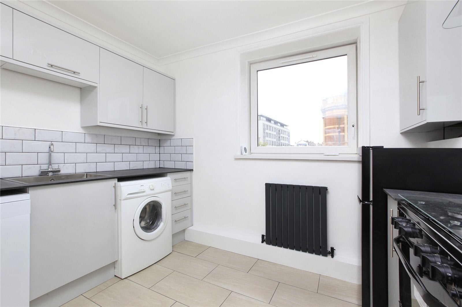 Flat Lavender Hill in Greater London