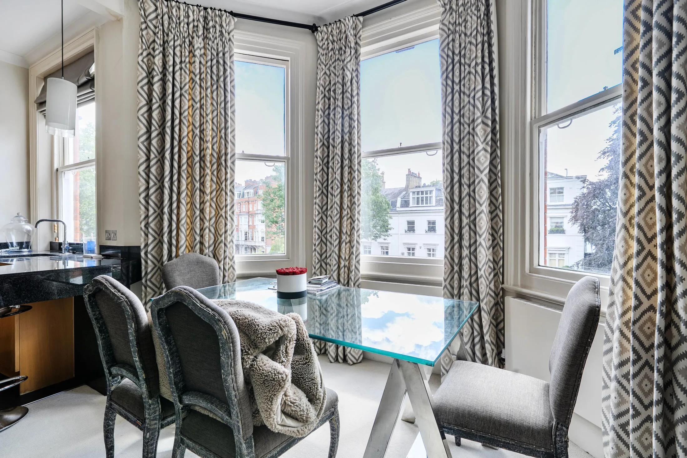 Flat Egerton Gardens in Greater London