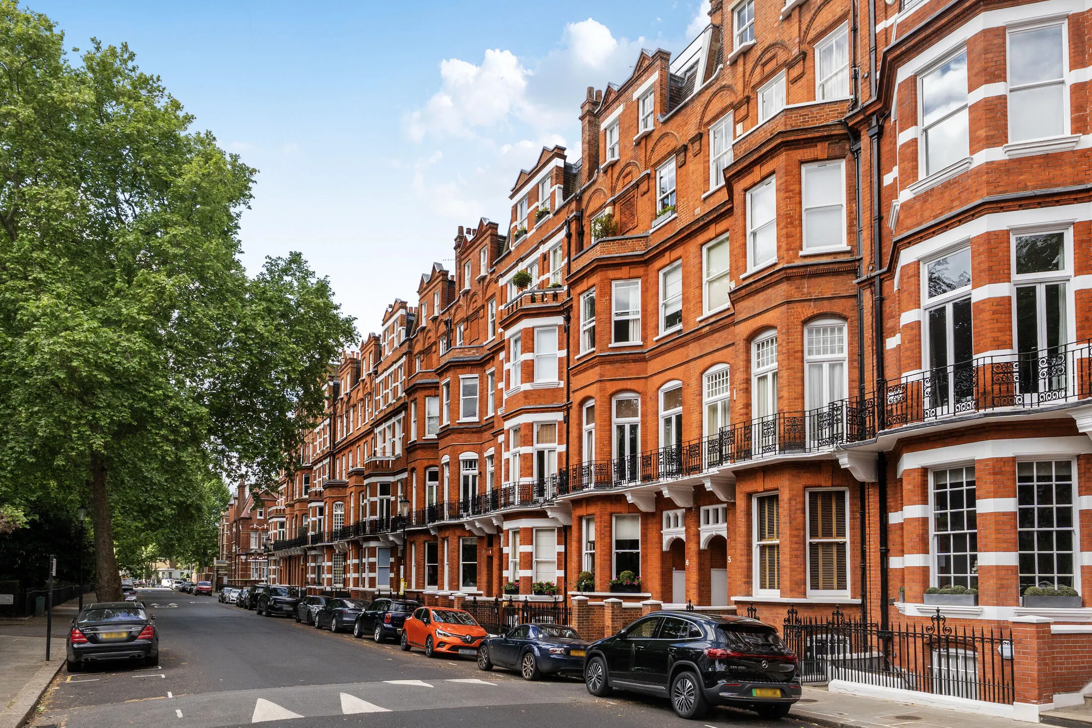Flat Egerton Gardens in Greater London