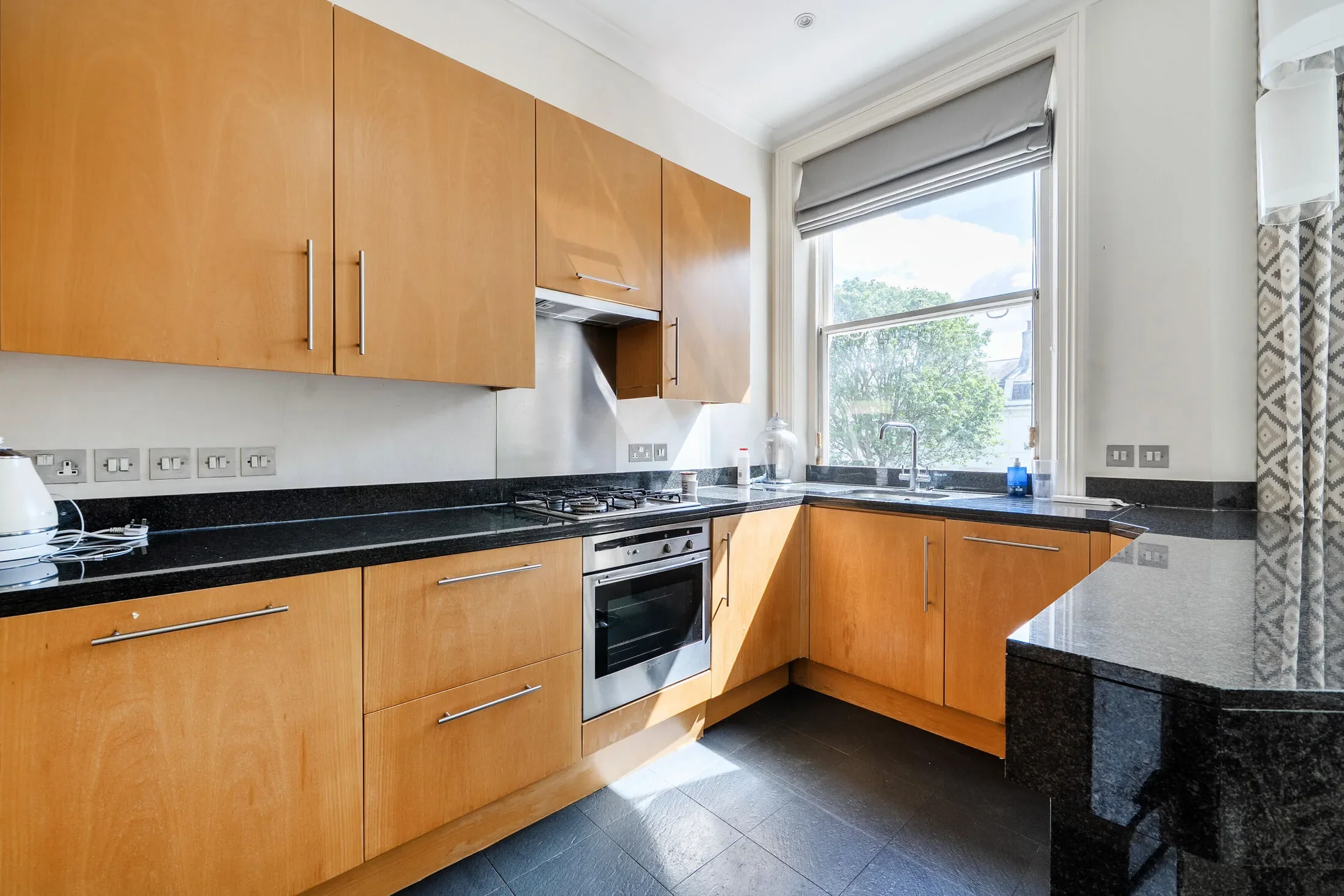 Flat Egerton Gardens in Greater London