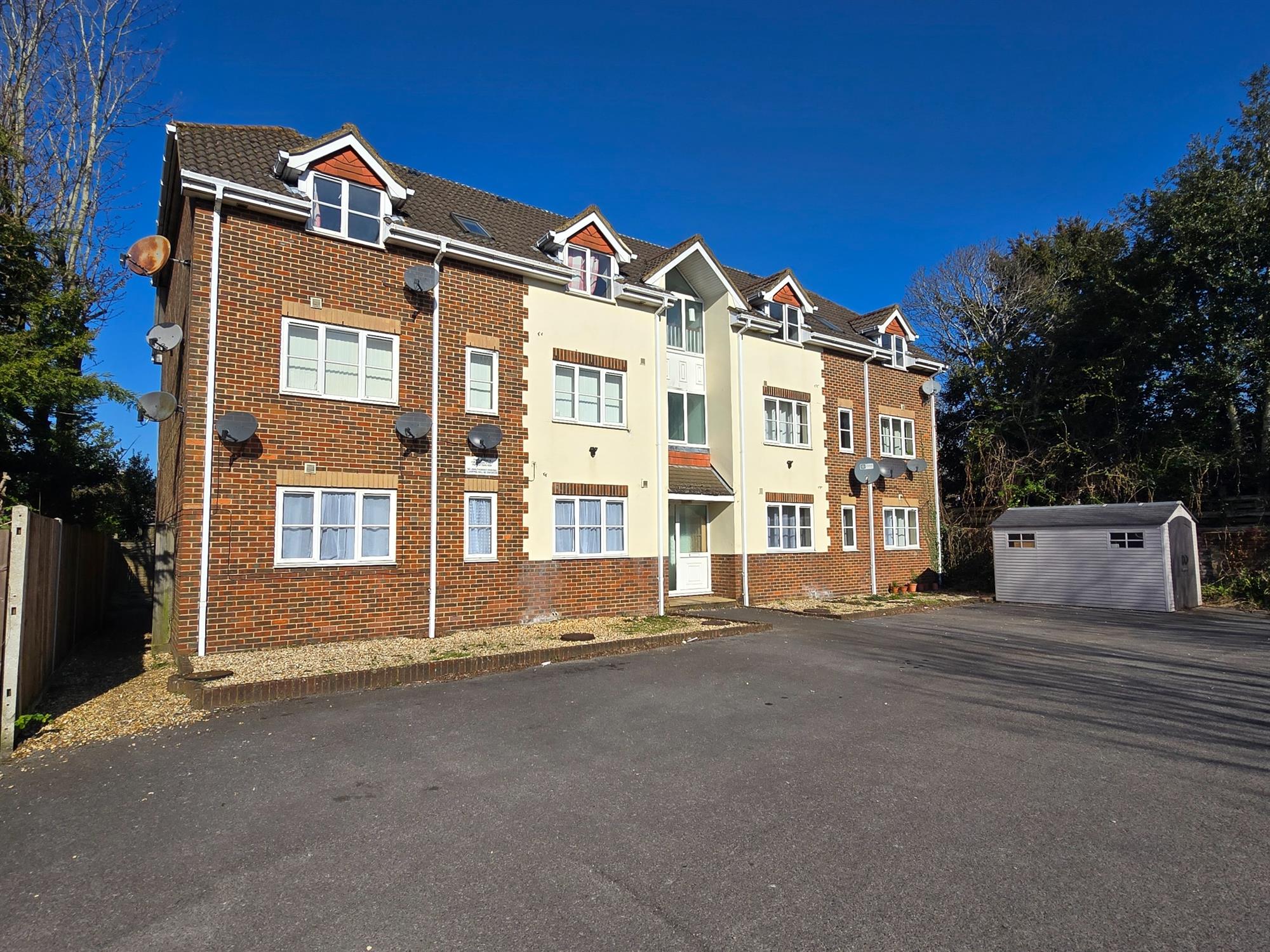 Flat Millbrook Road East in Southampton