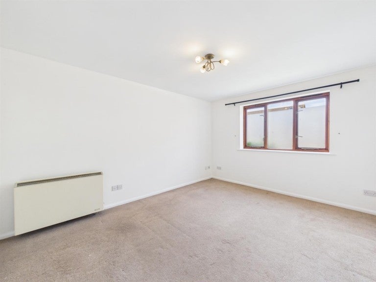 Flat Gillet Close in Nuneaton and Bedworth