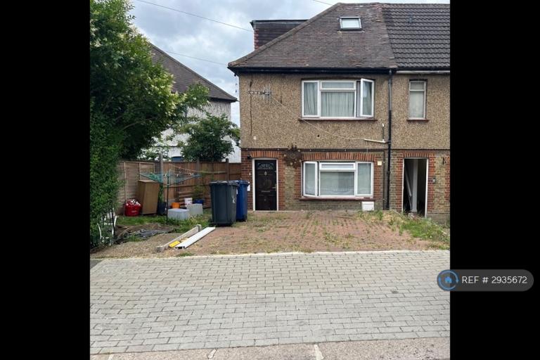 Flat Clitterhouse Road in Greater London