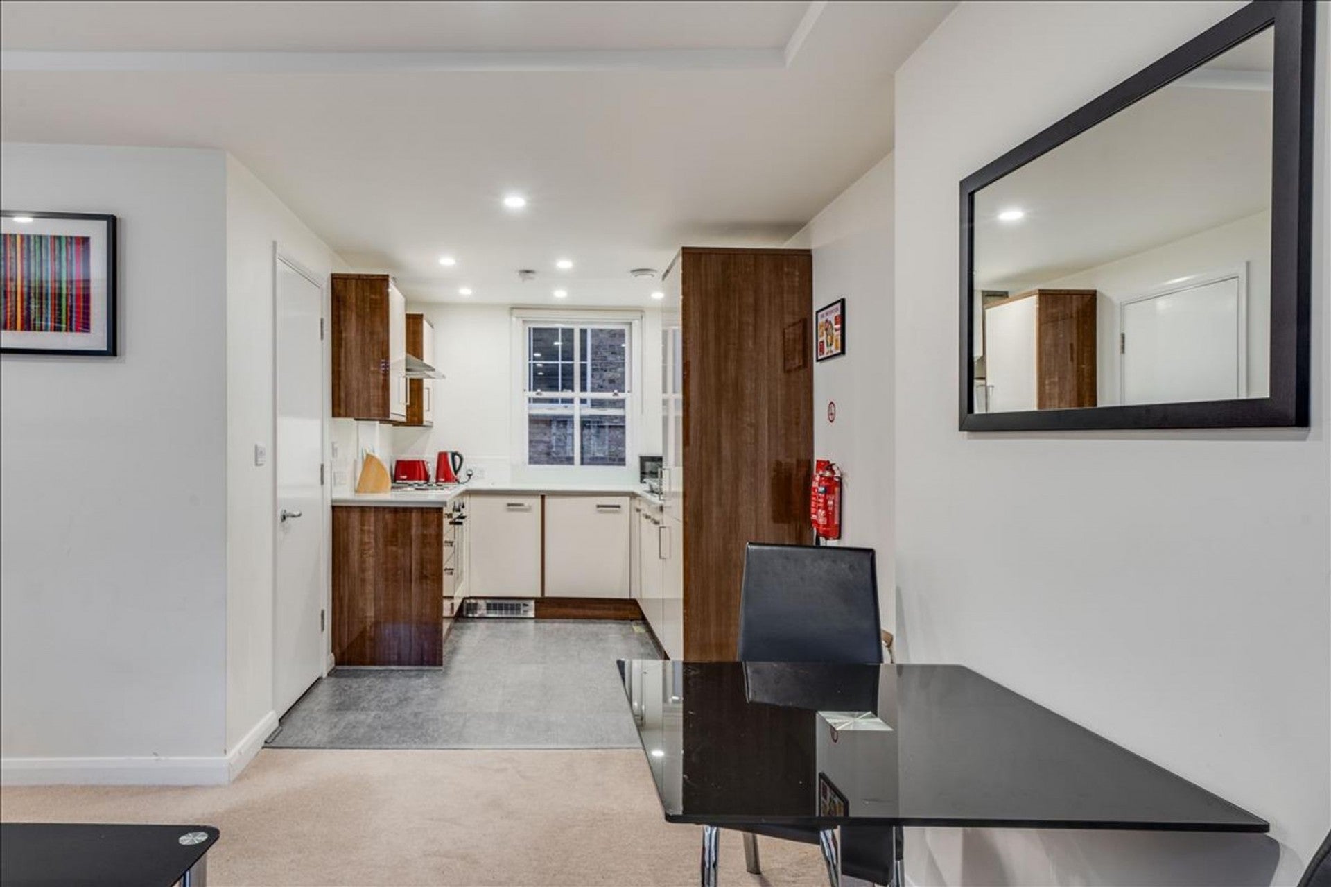 Flat Hammersmith Road in Greater London