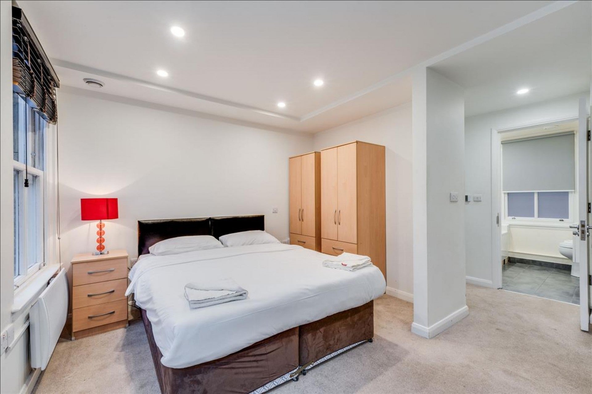 Flat Hammersmith Road in Greater London