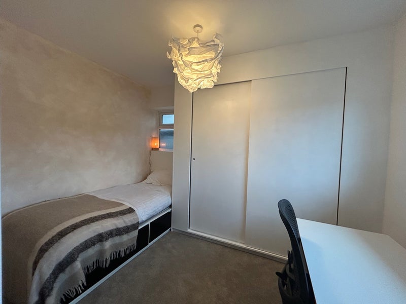 Room Cranbrook Road in Bristol