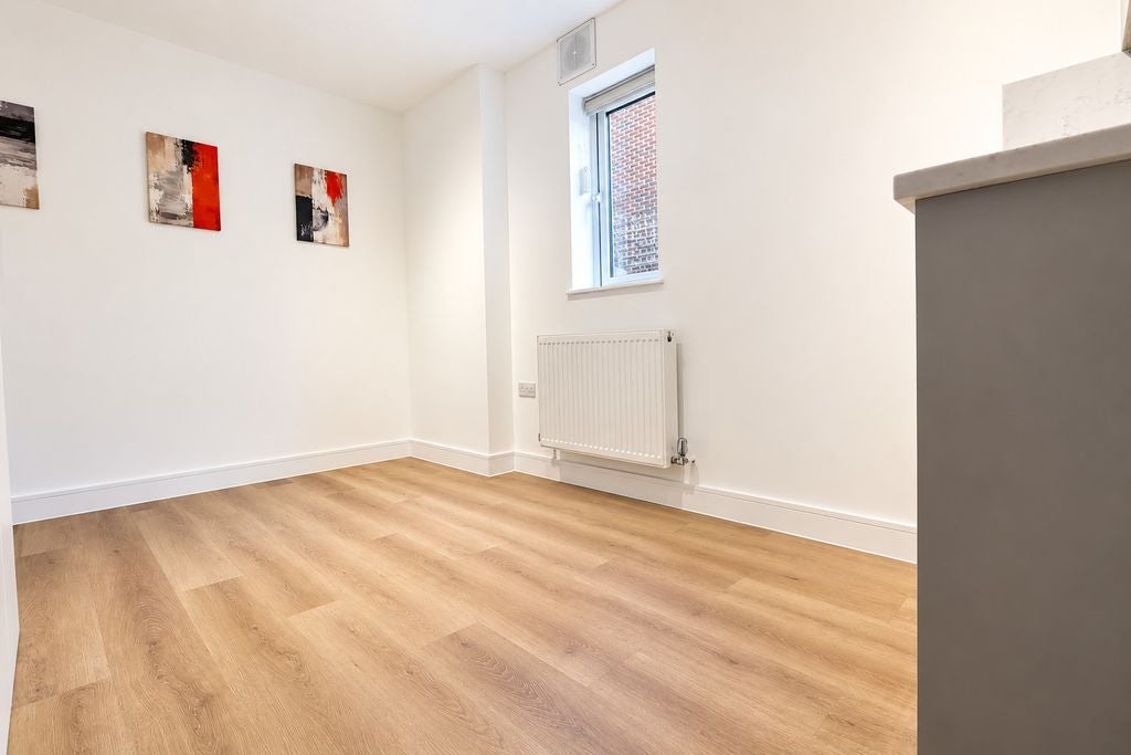Room Albert Drive in Greater London