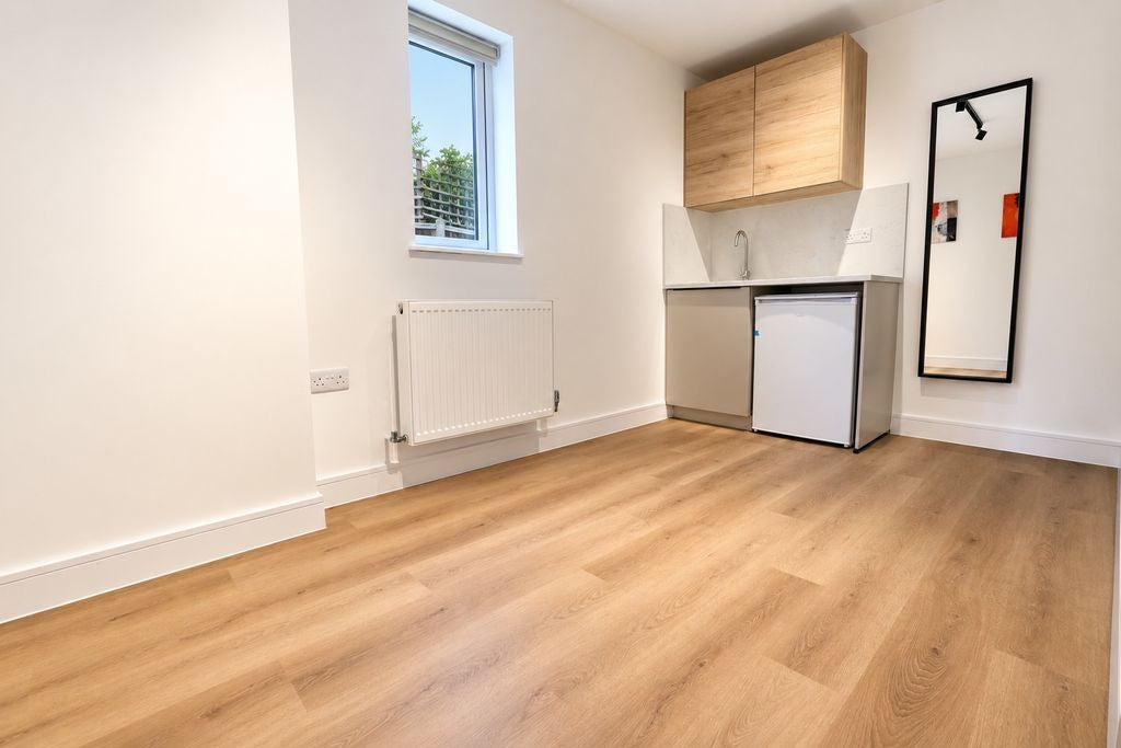 Room Albert Drive in Greater London