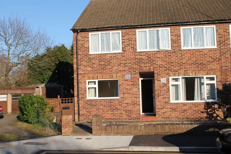 Flat Uxbridge Road in Greater London