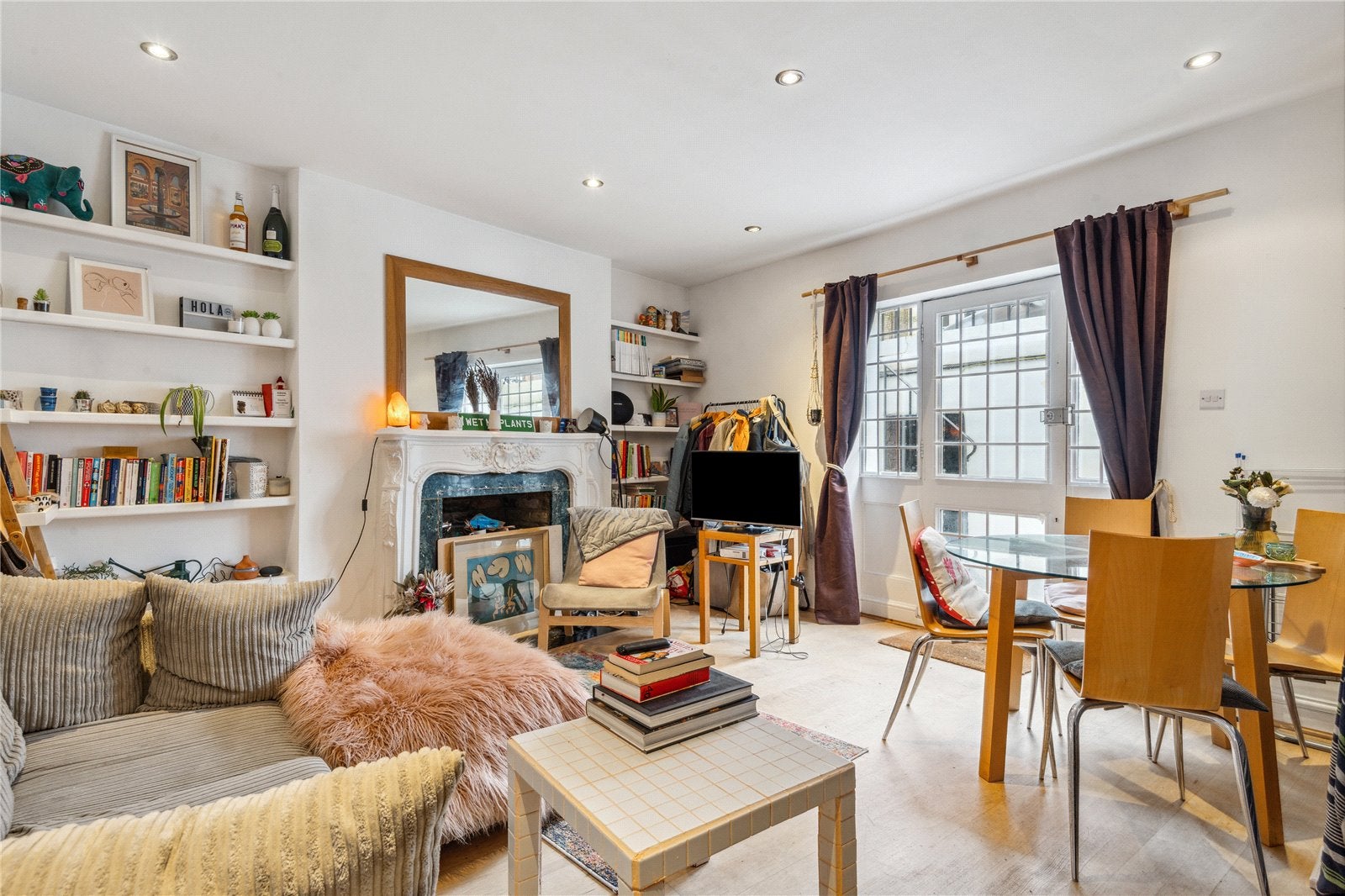 Flat Ifield Road in Greater London