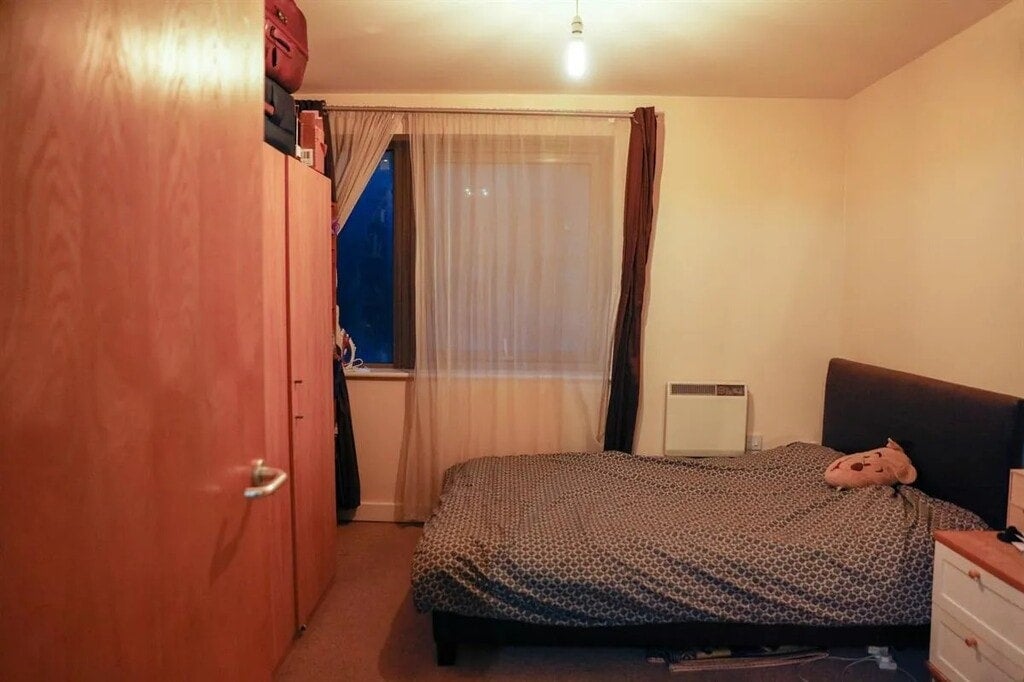 Flat Victoria Road in Greater London