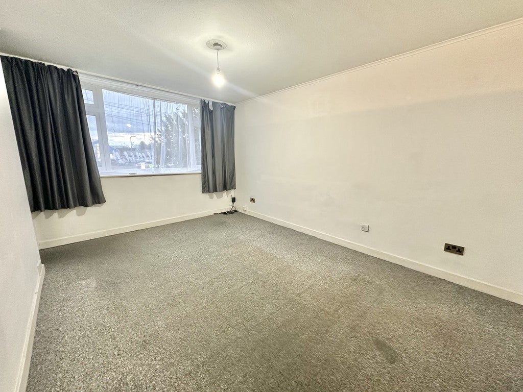Flat Selsey Close in Coventry