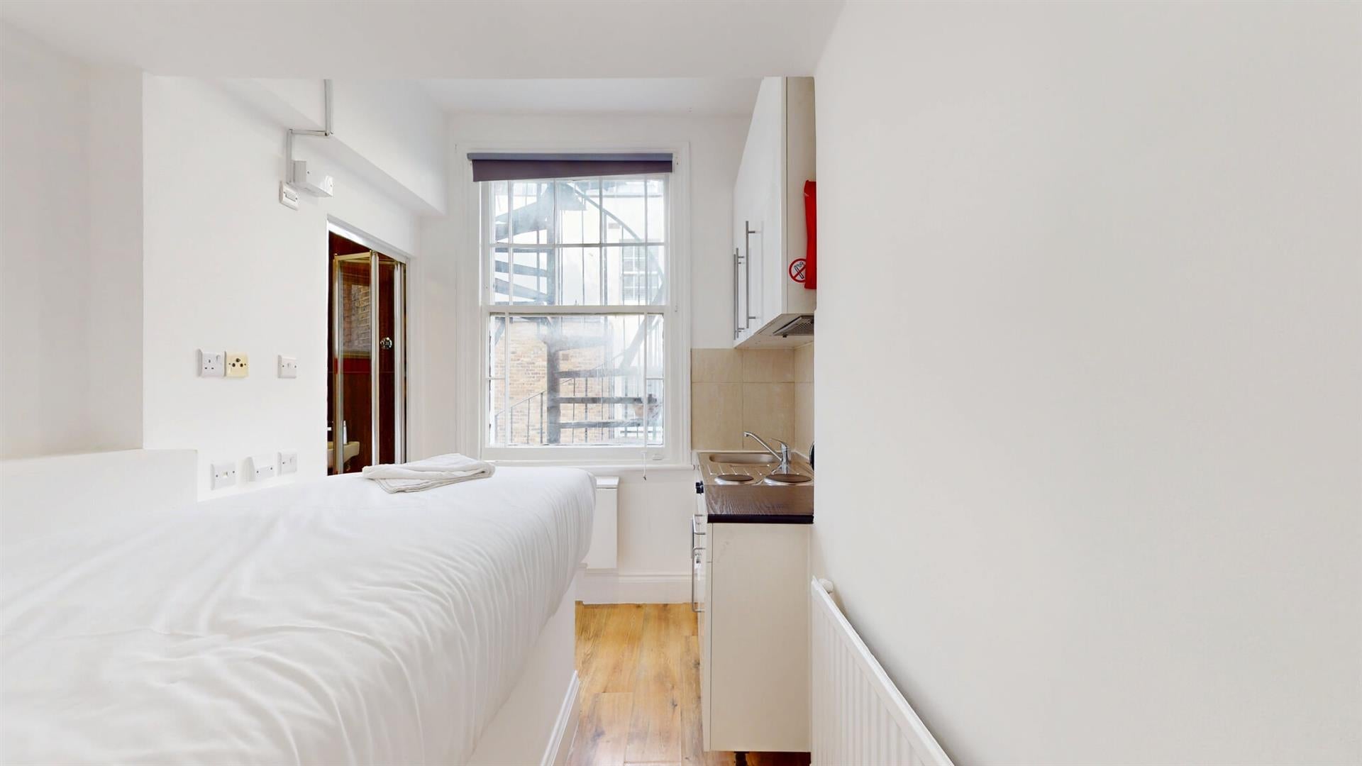 Flat Talbot Square in City of Westminster