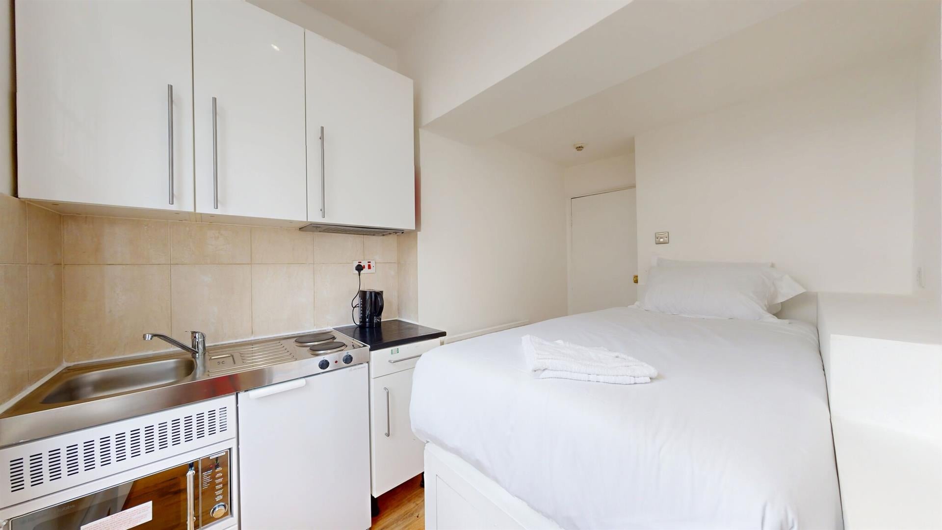 Flat Talbot Square in City of Westminster