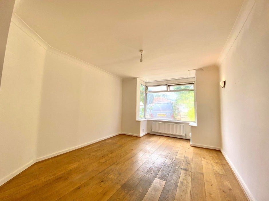 House Pinkwell Avenue in Greater London