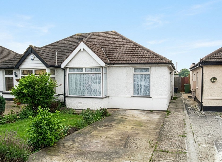 House Pinkwell Avenue in Greater London