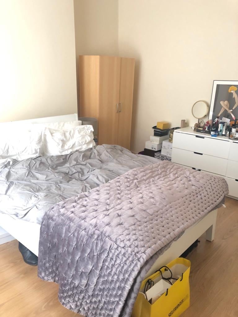 Flat Woodville Road in Greater London