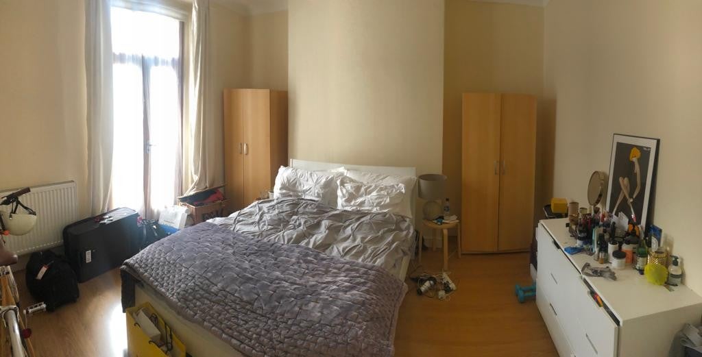 Flat Woodville Road in Greater London