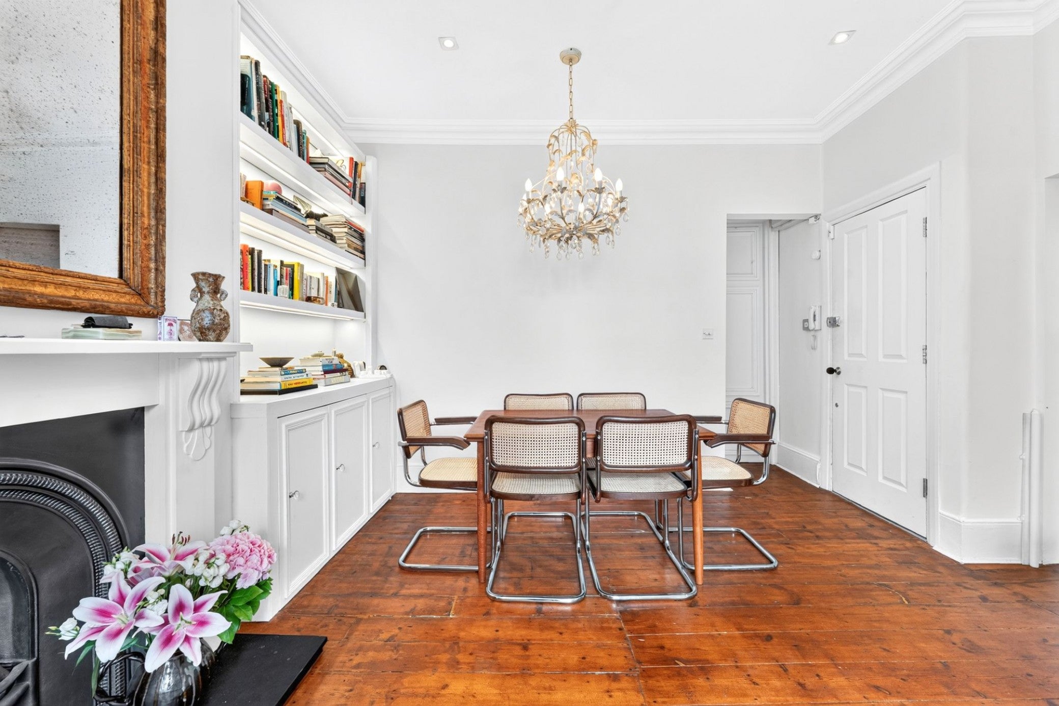 Flat Shaftesbury Road in Greater London