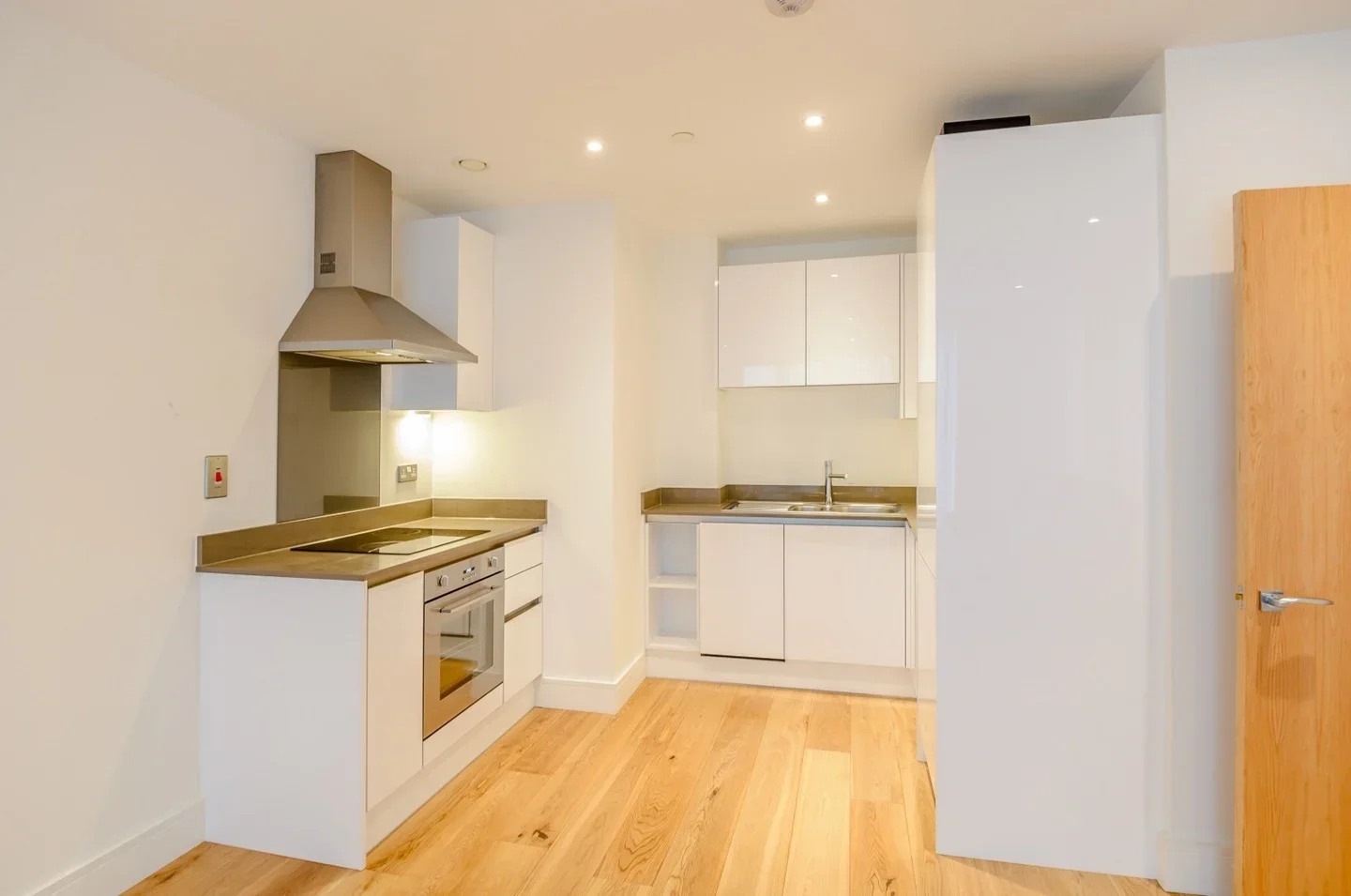 Flat Silvertown Way in Greater London