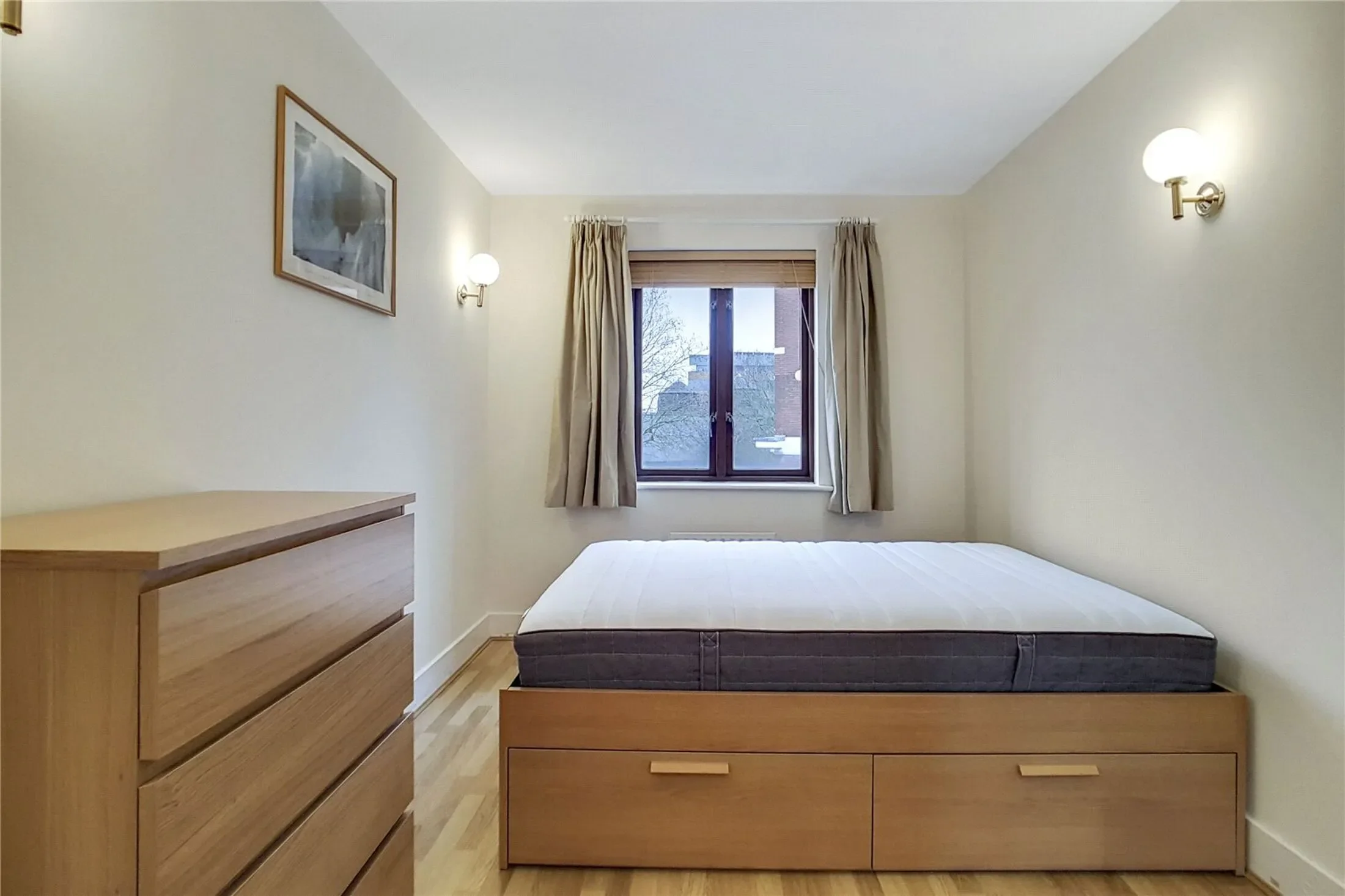 Flat Dockhead in Greater London