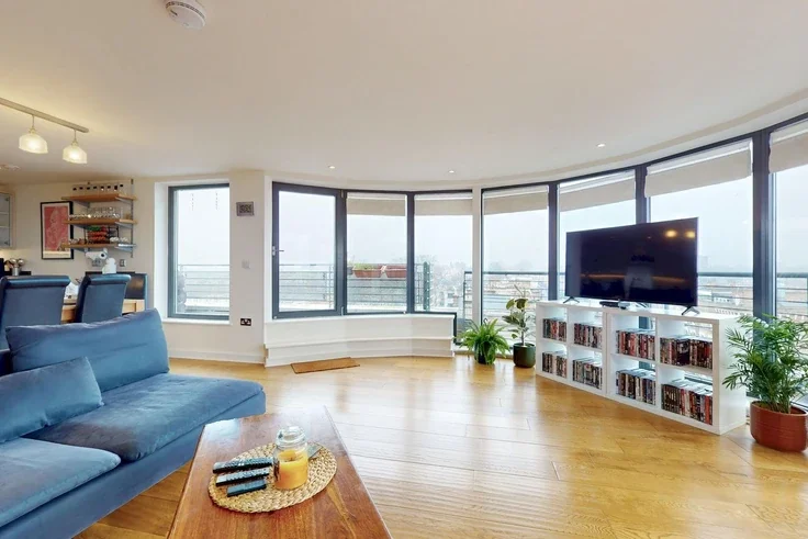 Flat Victorian Grove in Greater London