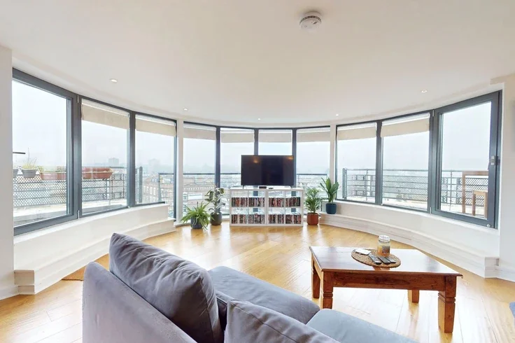 Flat Victorian Grove in Greater London