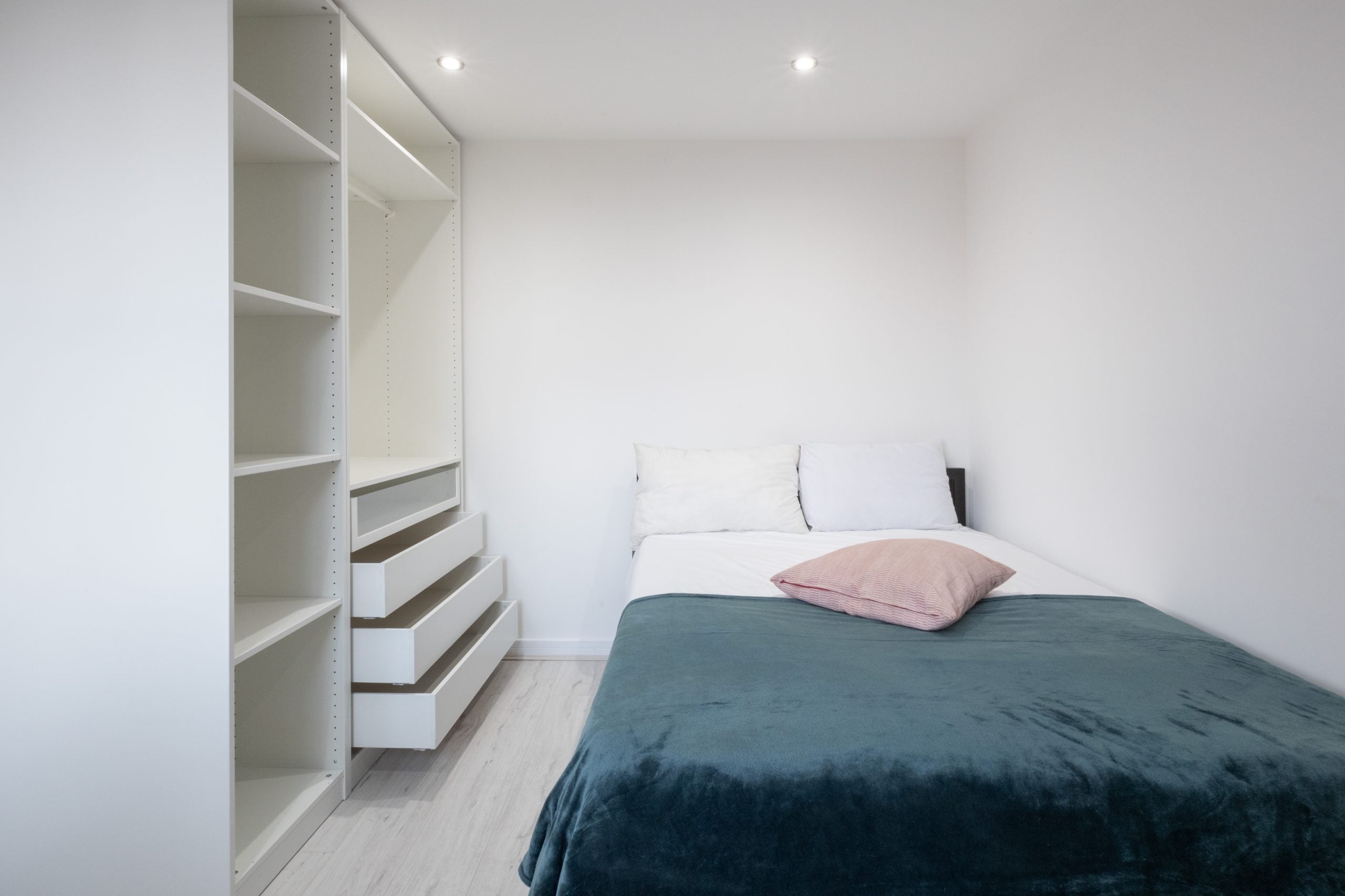 Room West Parade in Lincoln