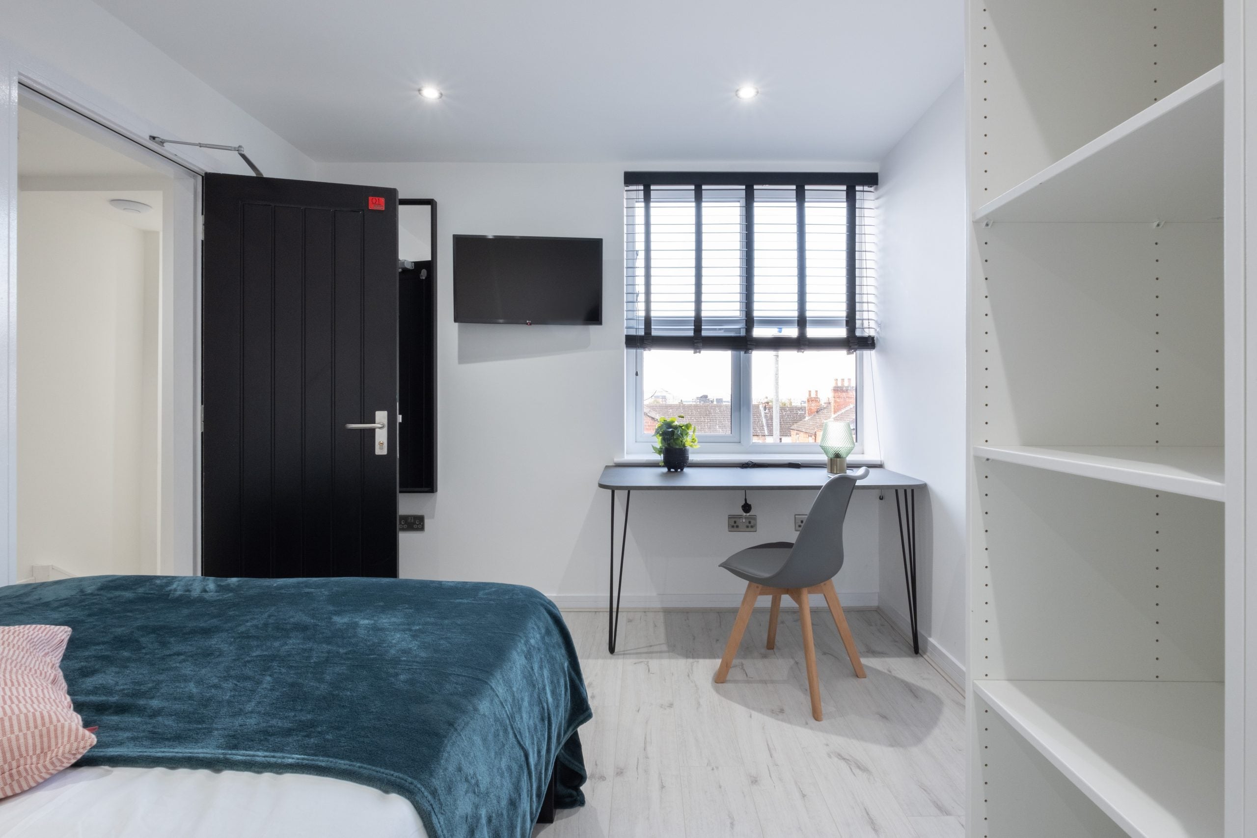 Room West Parade in Lincoln