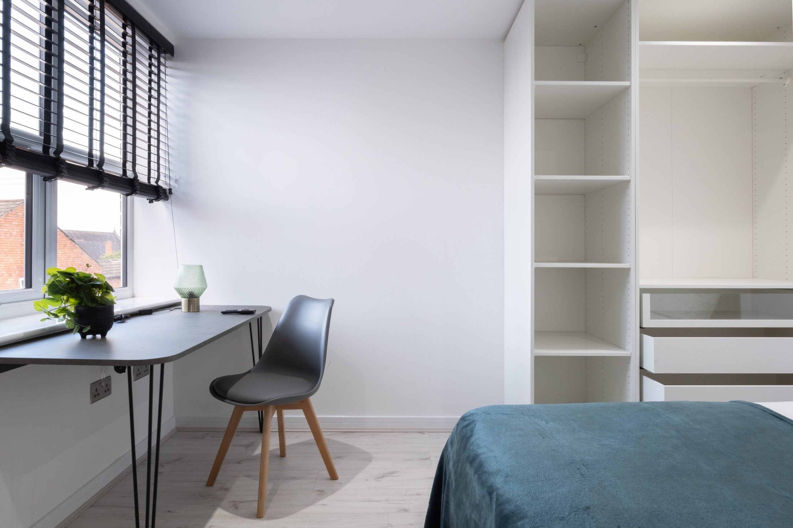Room West Parade in Lincoln