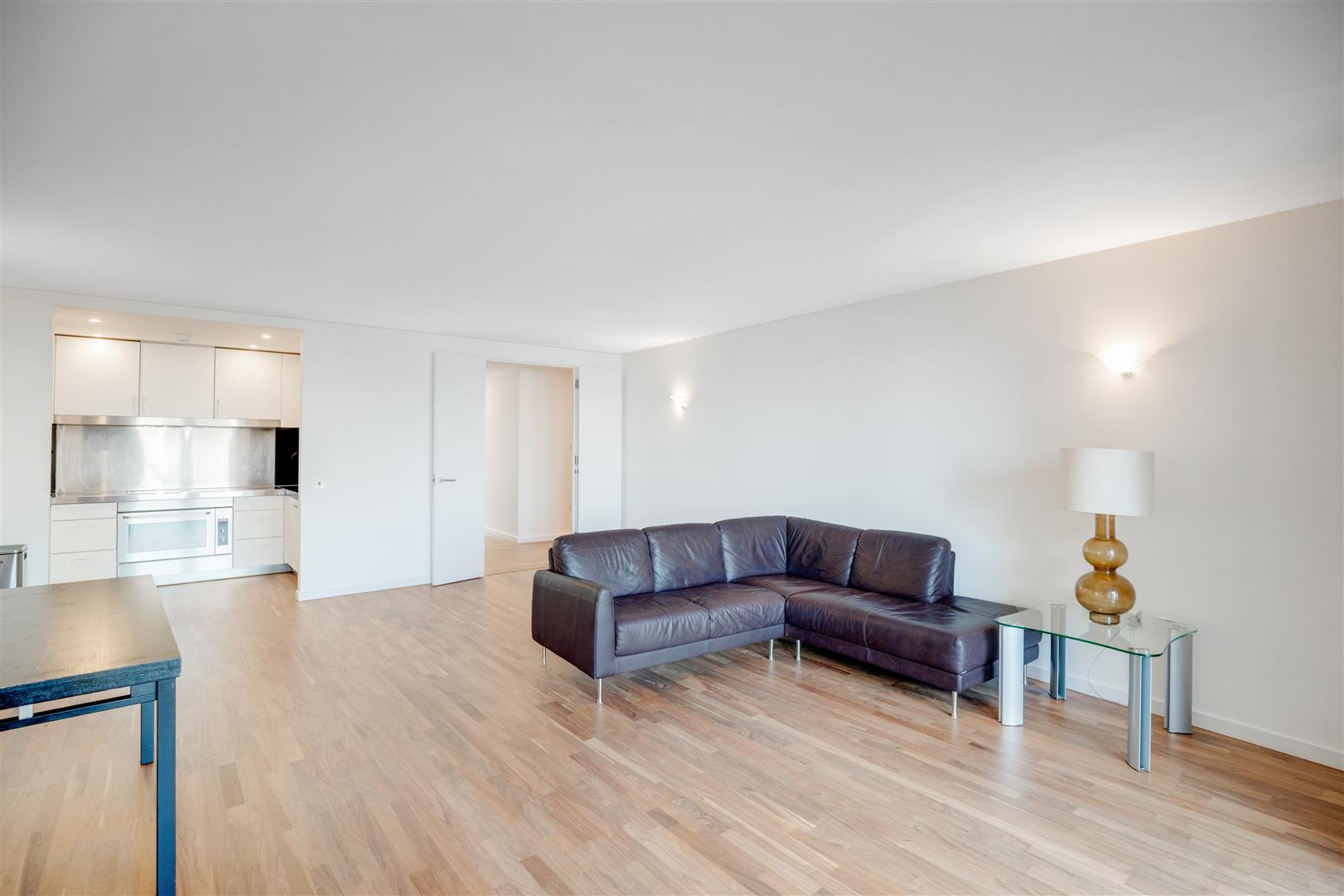 Flat Blackwall Way in Greater London
