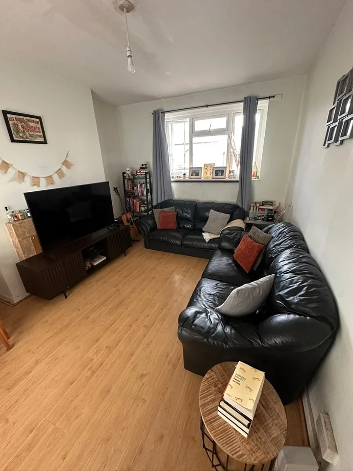 Flat Clarendon Road in Greater London