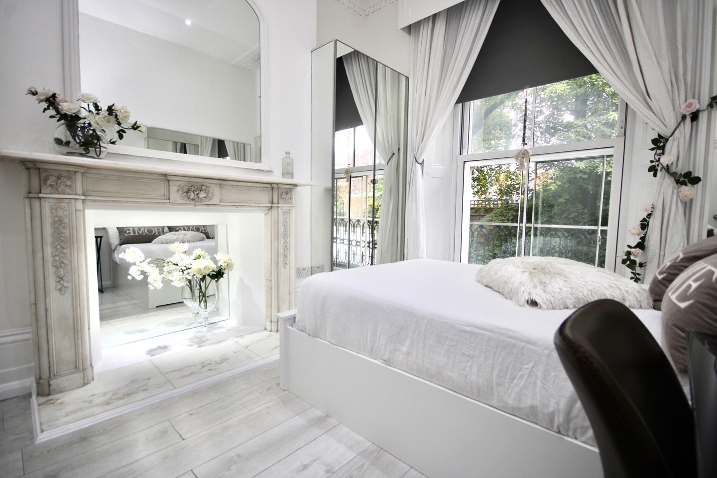 Room Mortimer Crescent in Greater London