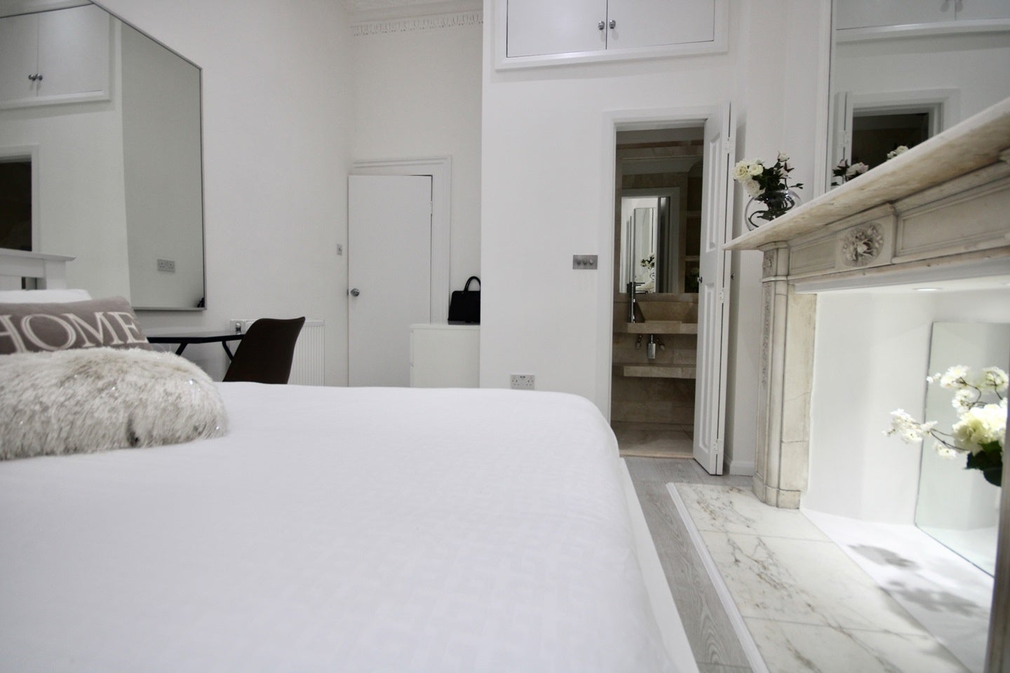 Room Mortimer Crescent in Greater London