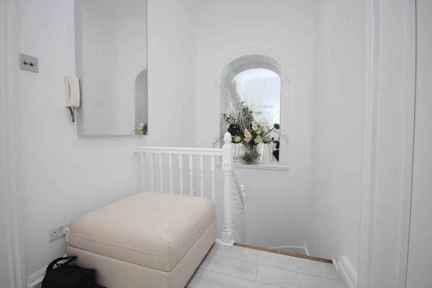 Room Mortimer Crescent in Greater London