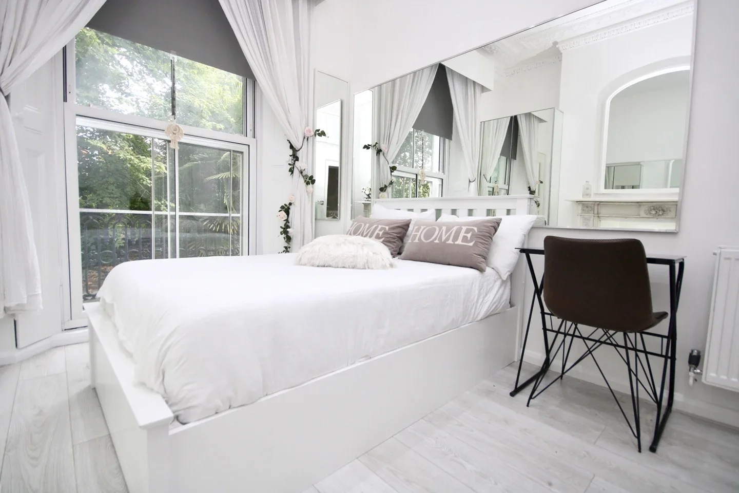Room Mortimer Crescent in Greater London