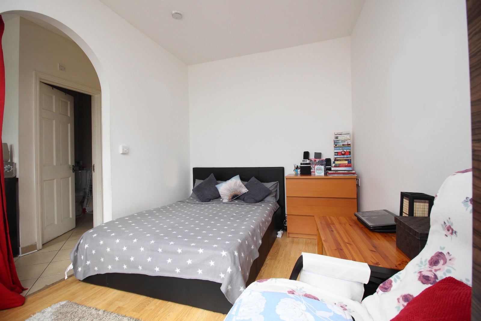 Flat Chapel Road in Greater London