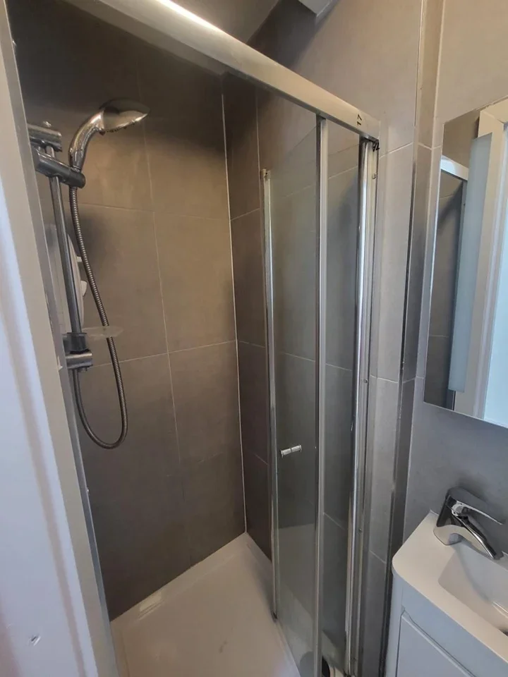 Room Selborne Gardens in Greater London
