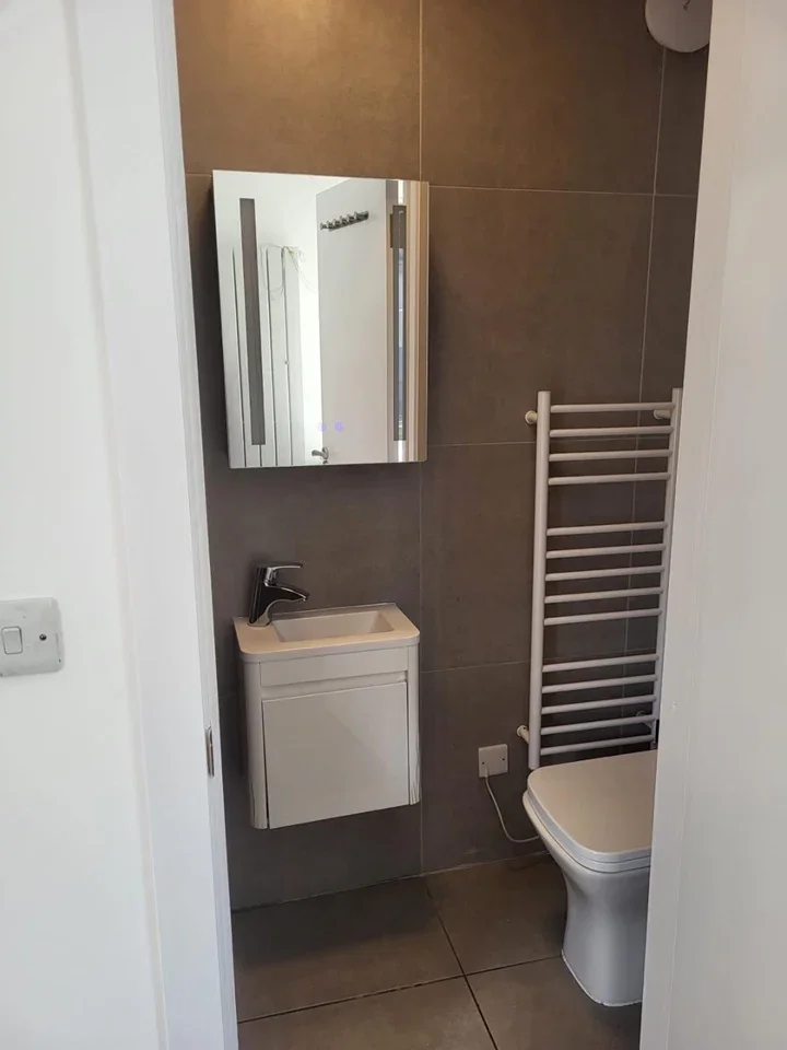 Room Selborne Gardens in Greater London