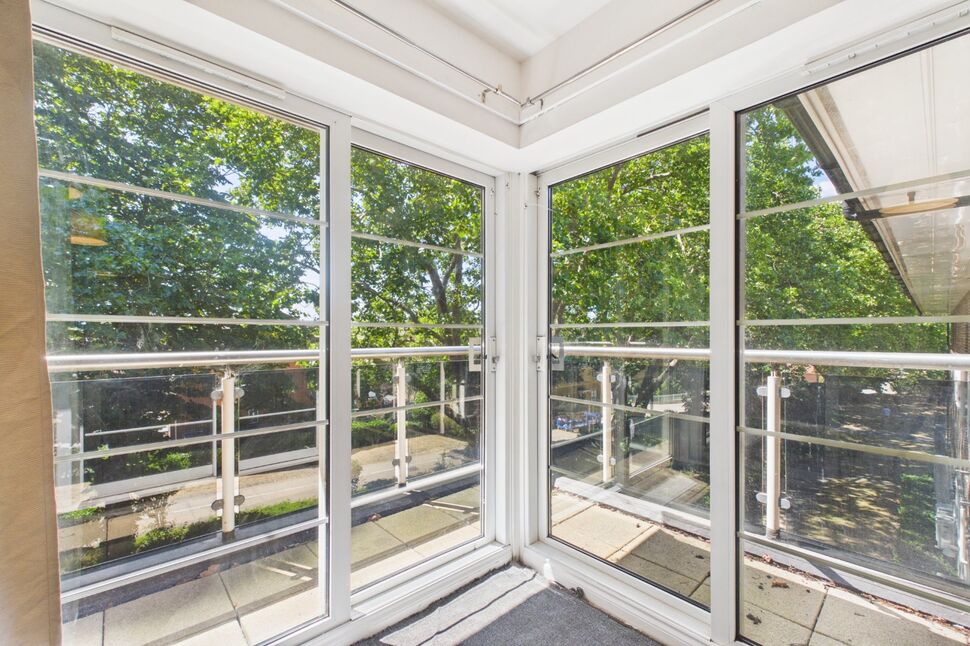 Flat Maplehurst Close in Dartford