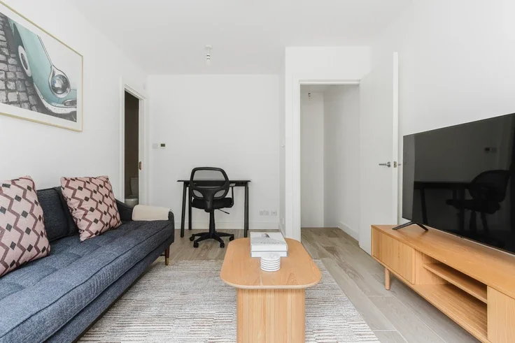 Room Cleveland Street in Greater London