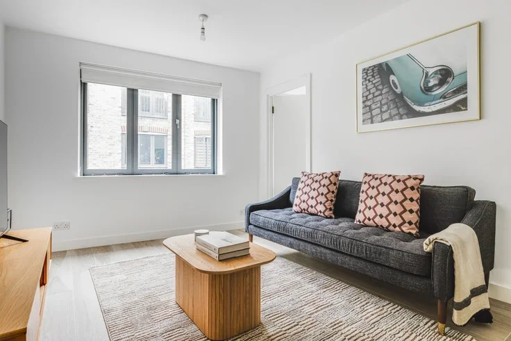 Room Cleveland Street in Greater London