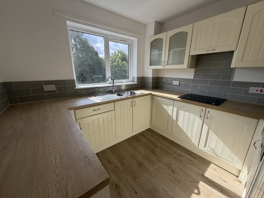 Flat Harewood Gardens in Peterborough