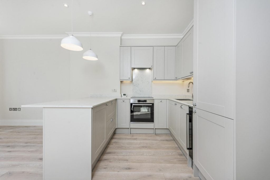 Flat Cornwall Gardens in Greater London