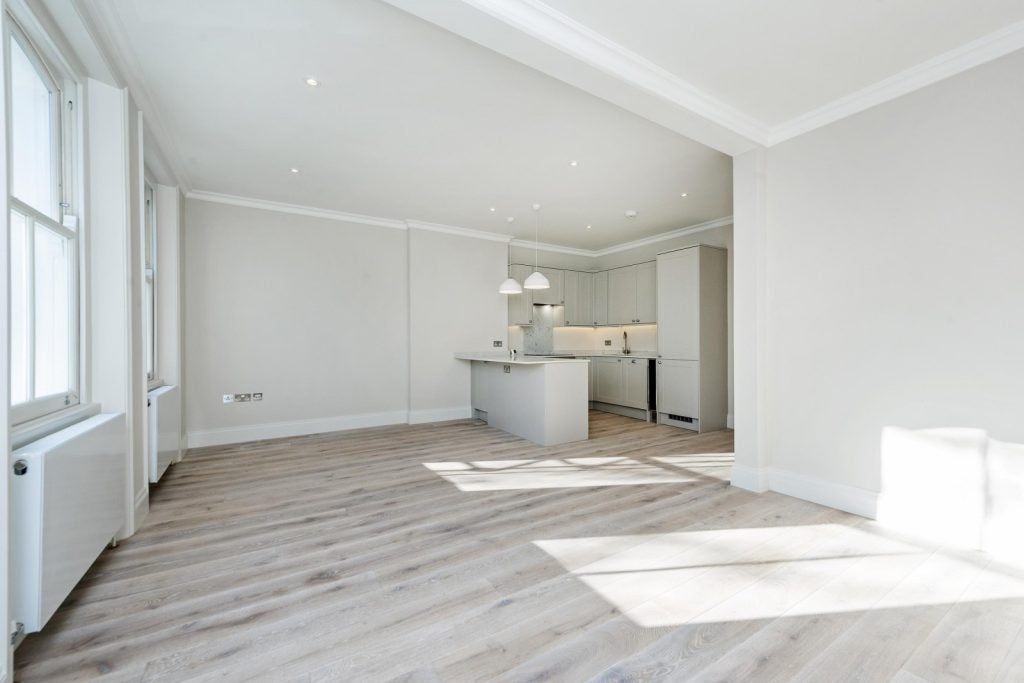 Flat Cornwall Gardens in Greater London