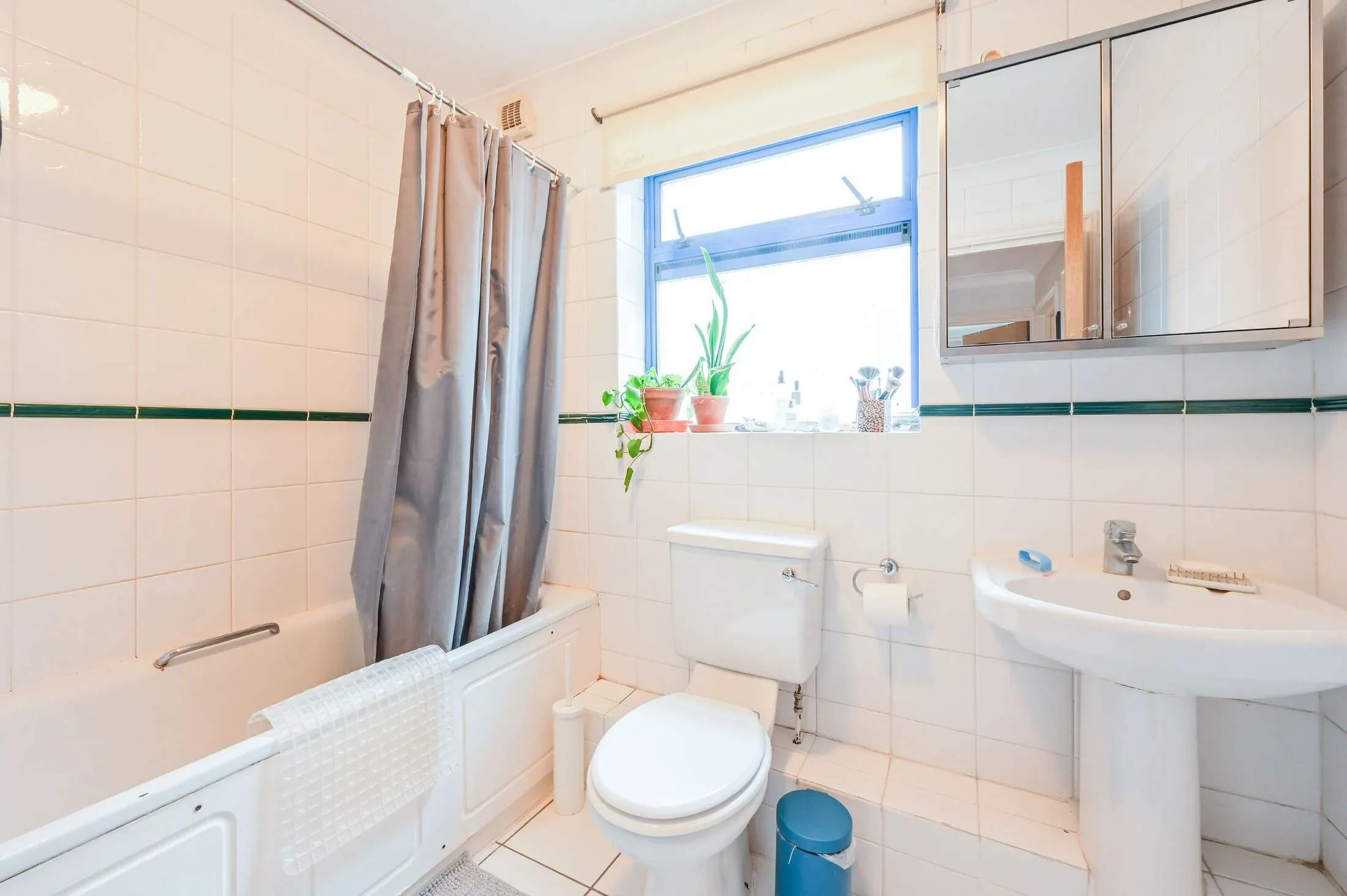 Flat Casson Street in Greater London