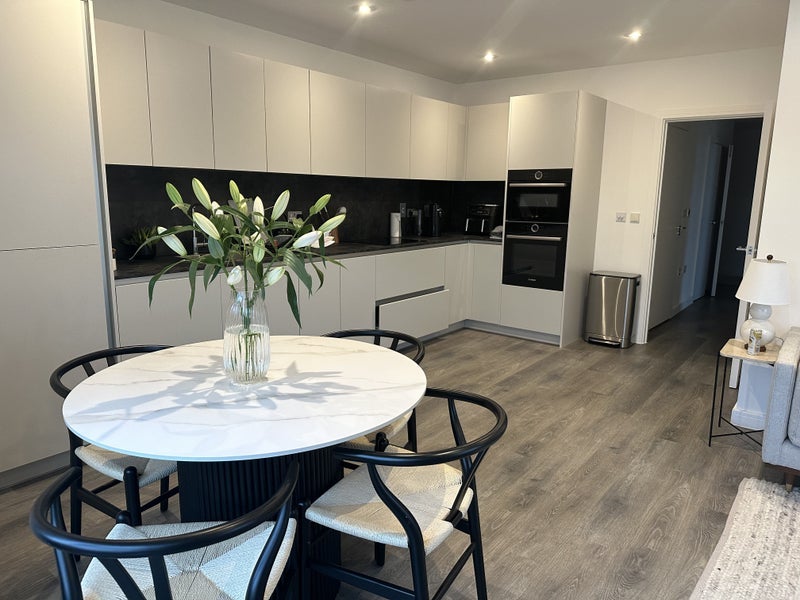 Flat Enfield Road in Greater London