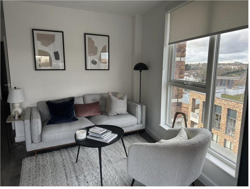 Flat Enfield Road in Greater London