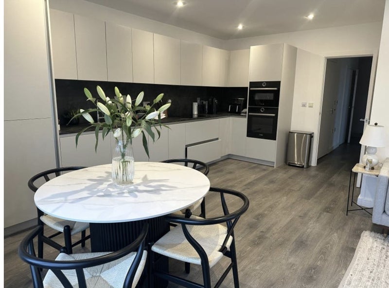 Flat Enfield Road in Greater London