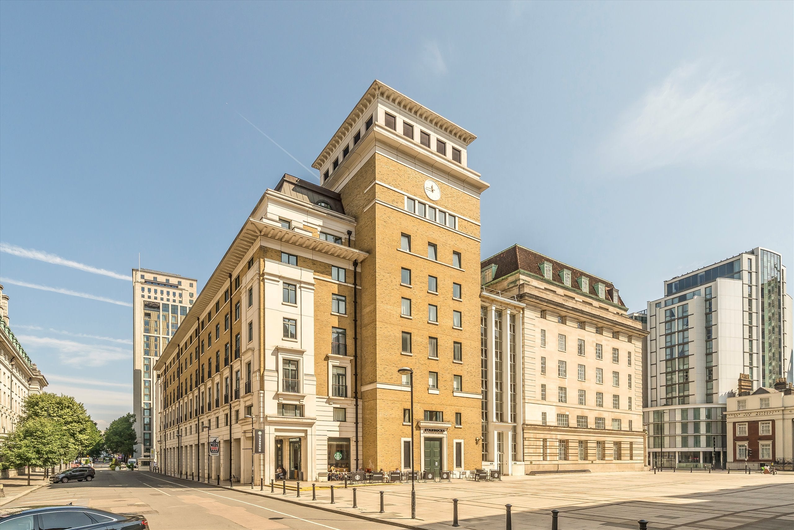 Flat Belvedere Road in Greater London